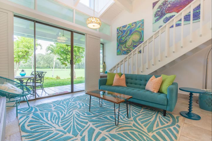 Turtle Bay 2BR + Loft (Renovated Townhouse)