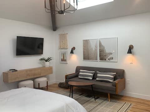 Top performing Airbnb: Chic Cottage in Cool Culver City - 5 mi. to Sofi in Los Angeles