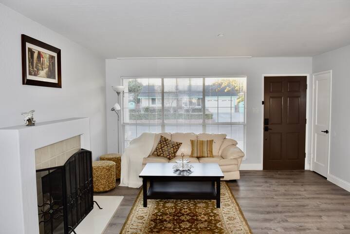 Luxury 3BD/2BA House | Max 4 Adults gallery image 4