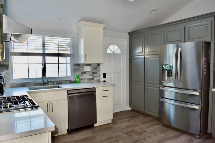 Luxury 3BD/2BA House | Max 4 Adults gallery image 5