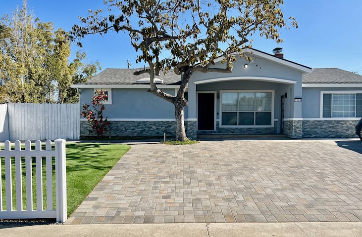 Luxury 3BD/2BA House | Max 4 Adults gallery image 2