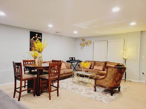 Cheerful, bright and spacious with free parking