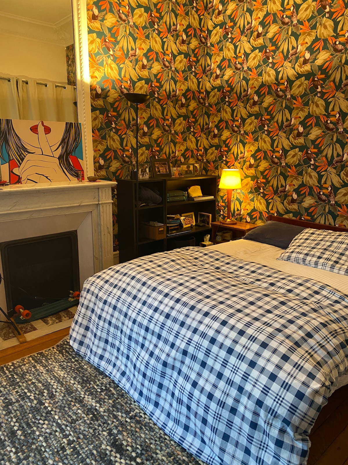 Dormitorio de Max. Cama doble.