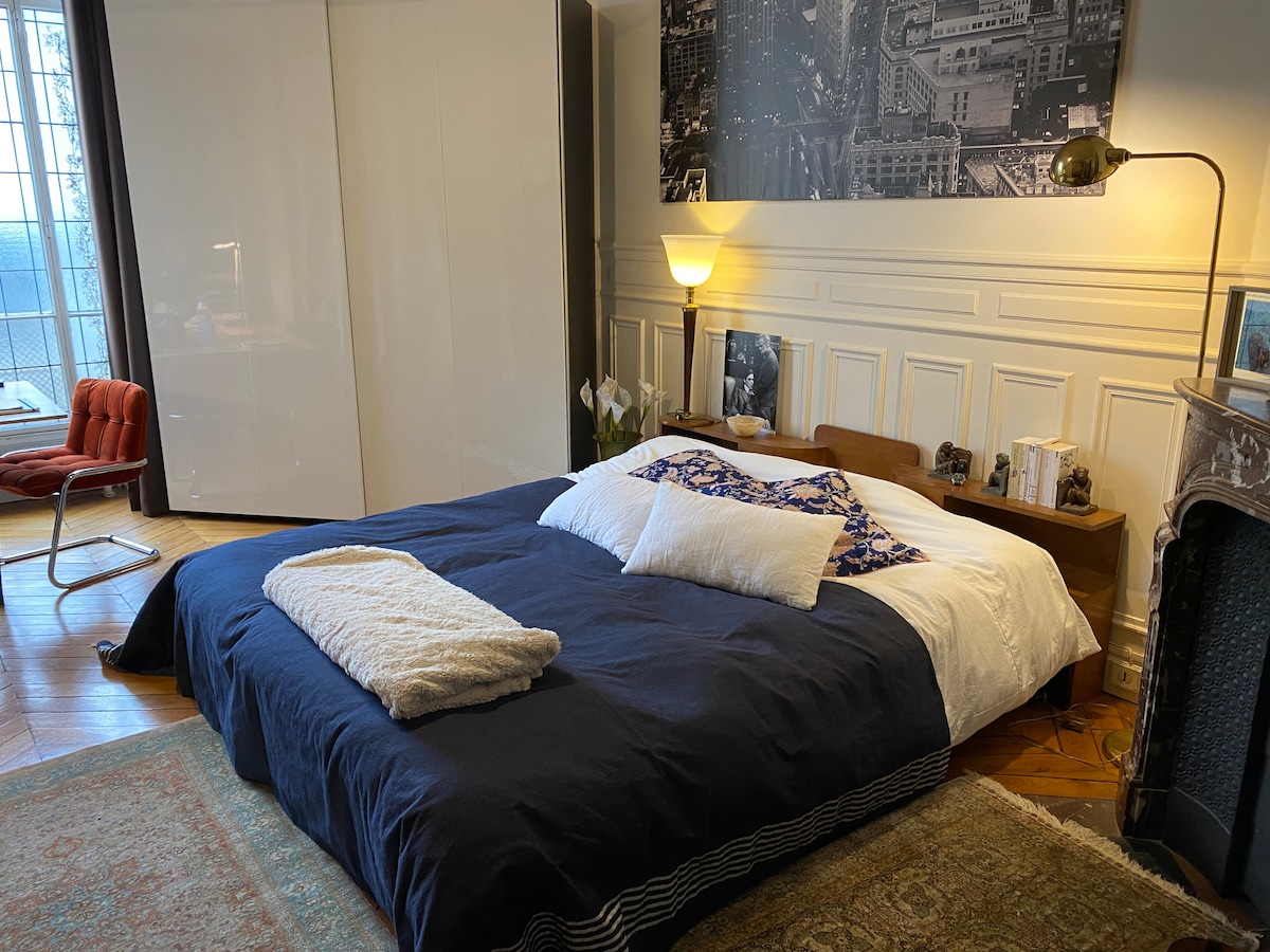 Dormitorio principal. Cama tamaño king.