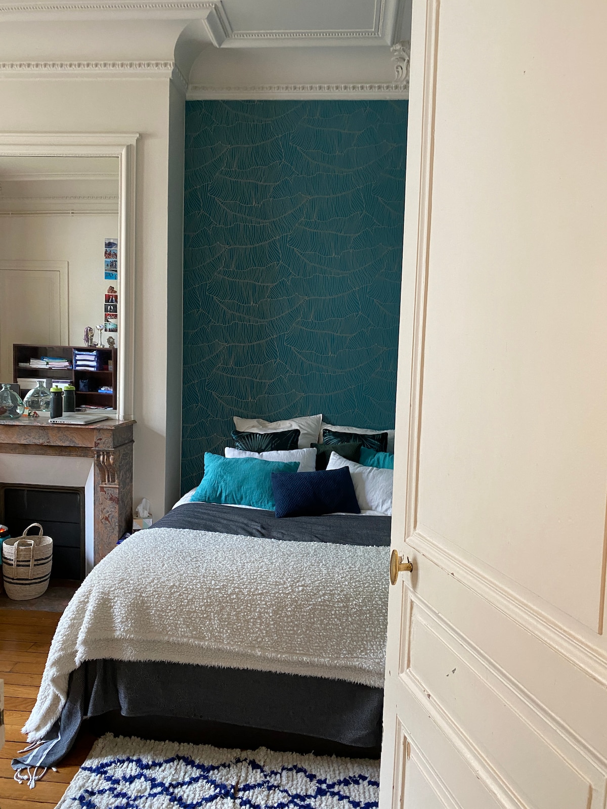 Dormitorio de Lazare. Cama doble.