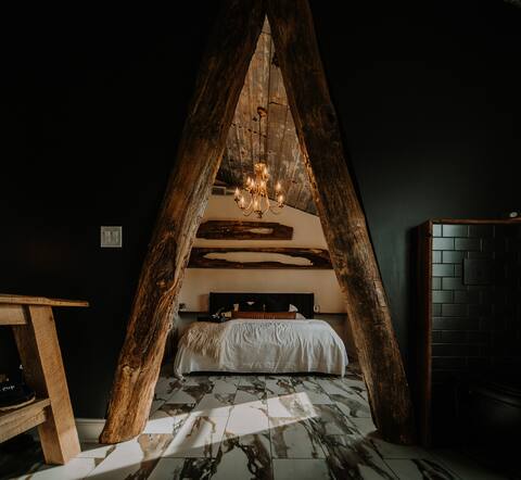 Boutique Silo+Barn | Indoor hammocks+Tub|Pet Zebra
