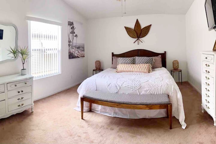 King Size Master Bedroom | Roku TV & Streaming