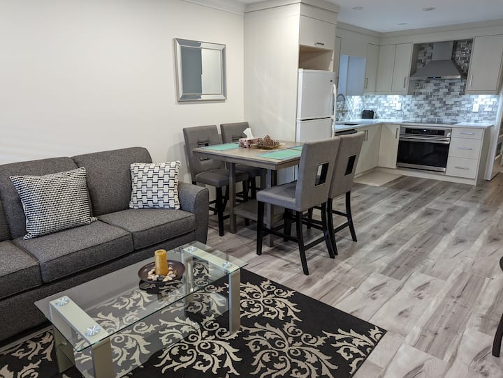 2bedroom. 1 King And 1 Queen Central Private Suite - Surrey, BC