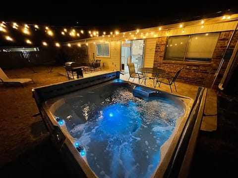 3 BR Home-Large Backyard-with Hot Tub