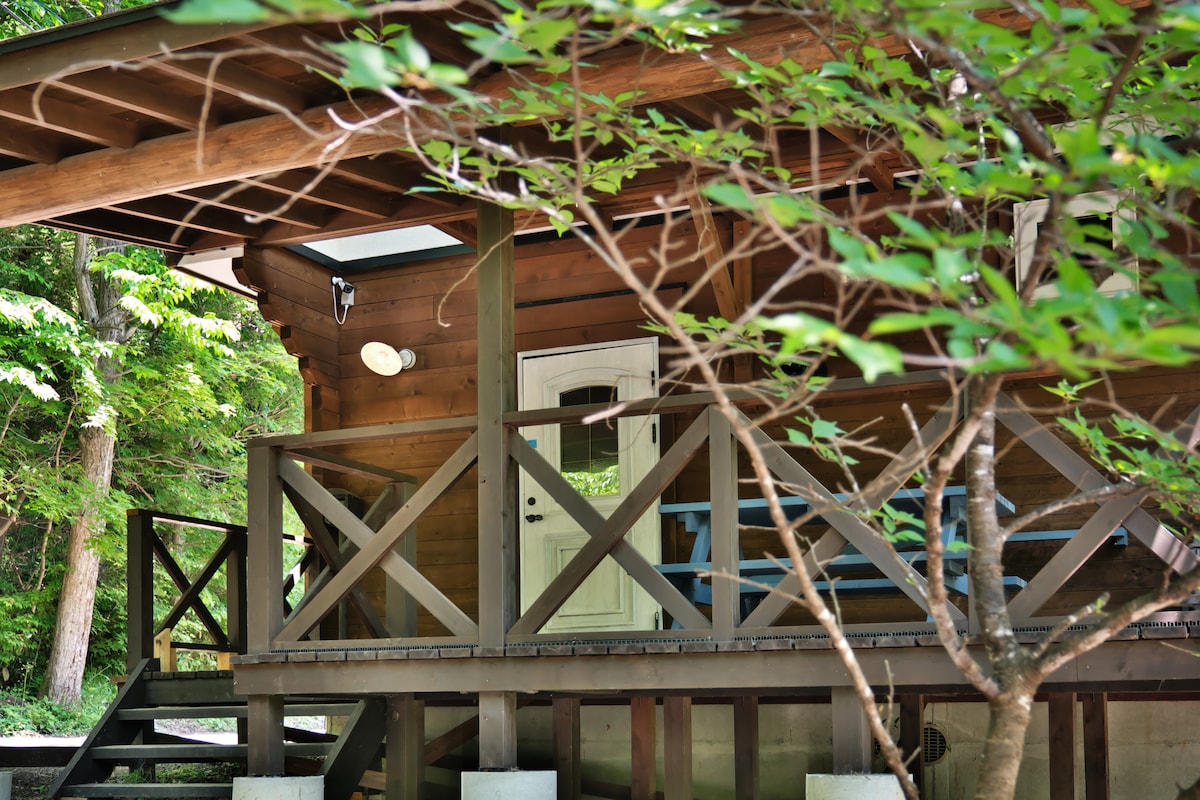 ミニマルな森の一軒家 最大5名 T-Lodge Aone3 Piccolo - 借りられる