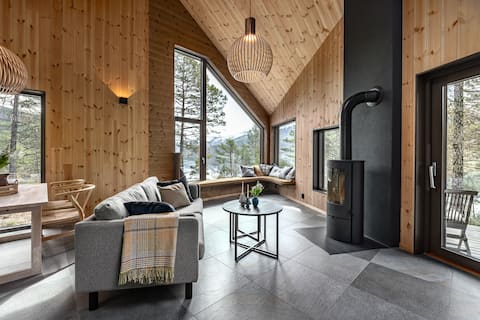 Top Airbnb: Design Nature Light Chalet on the lake with sauna in Sunnfjord