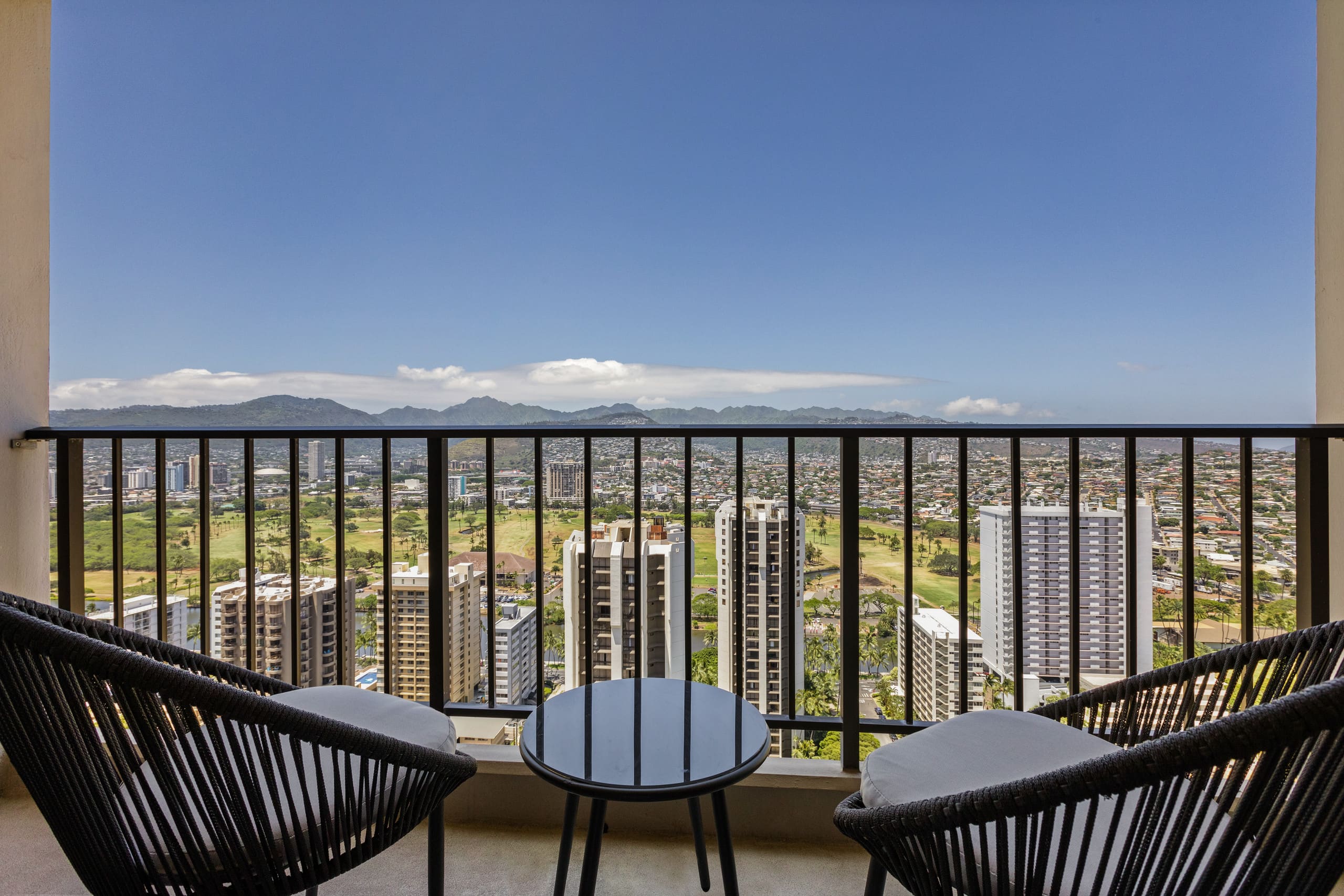 Condo in Honolulu · ★4.87 · 1 bedroom · 2 beds · 1 private bath - Image 19