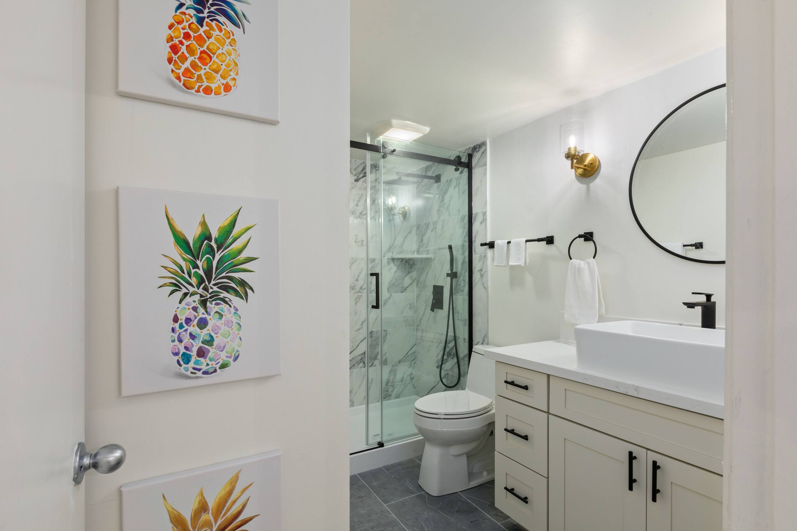 Condo in Honolulu · ★4.87 · 1 bedroom · 2 beds · 1 private bath - Image 17