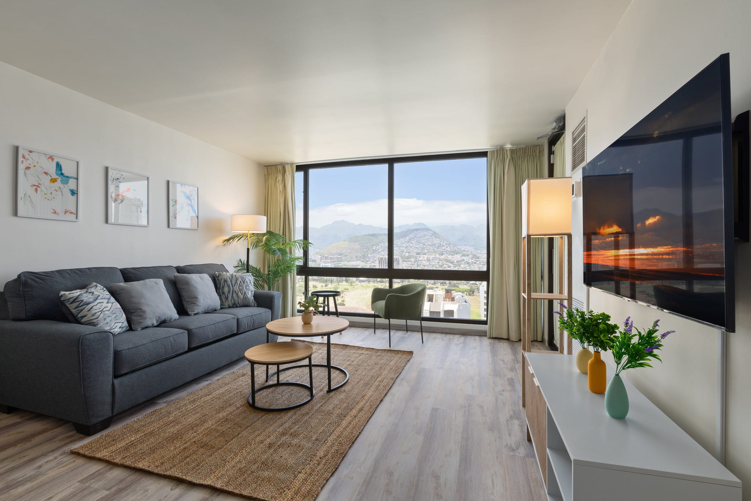 Condo in Honolulu · ★4.87 · 1 bedroom · 2 beds · 1 private bath - Image 3