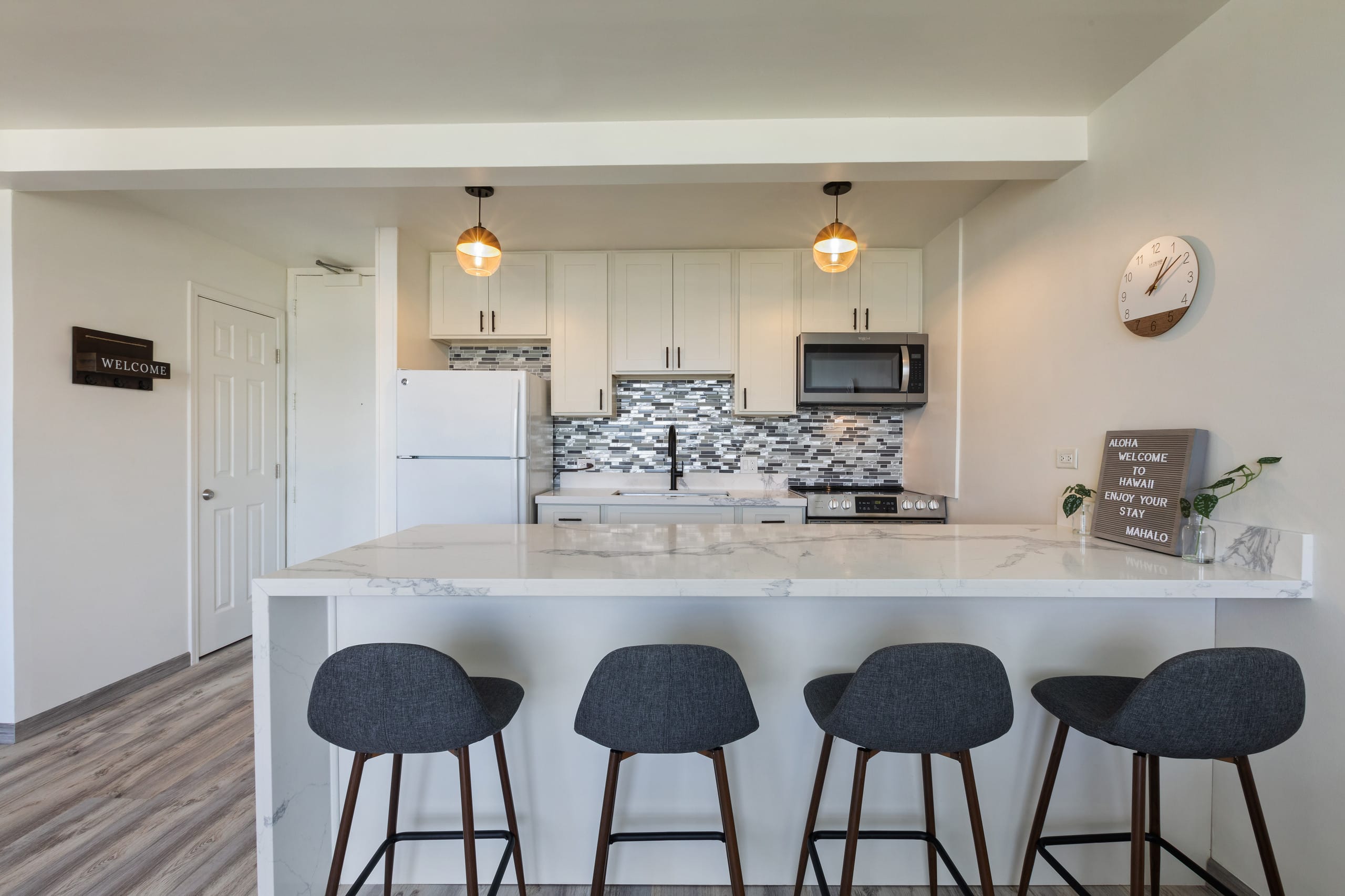 Condo in Honolulu · ★4.87 · 1 bedroom · 2 beds · 1 private bath - Image 11