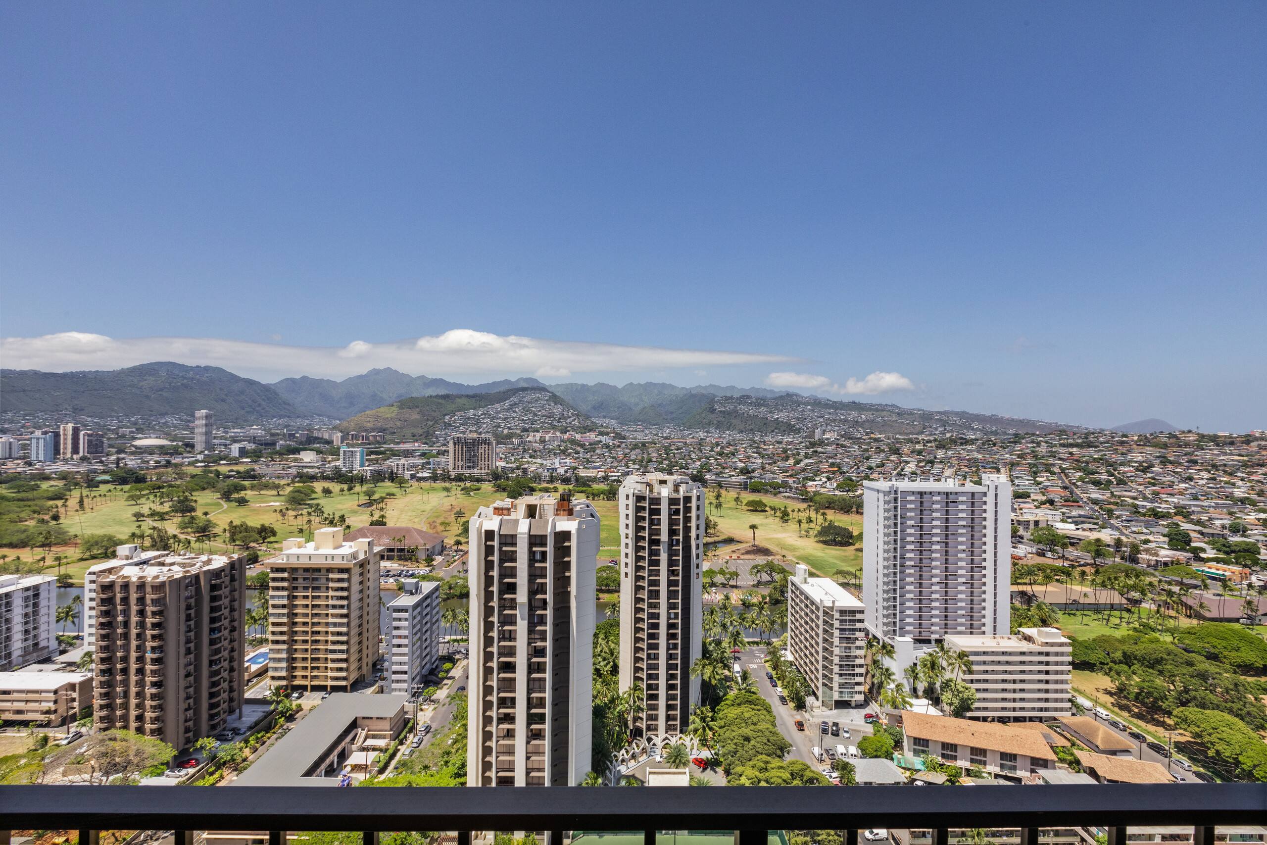 Condo in Honolulu · ★4.87 · 1 bedroom · 2 beds · 1 private bath - Image 22