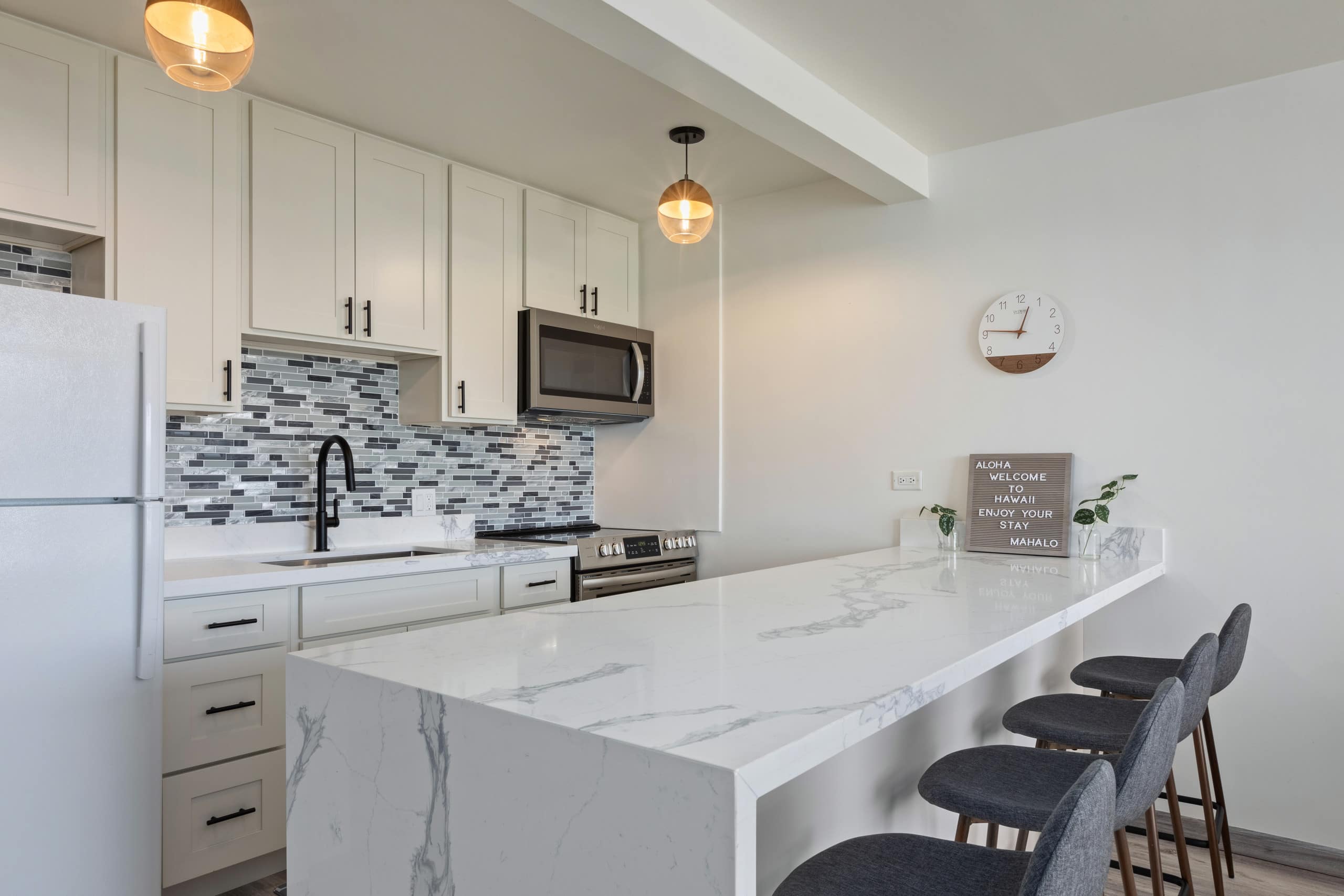 Condo in Honolulu · ★4.87 · 1 bedroom · 2 beds · 1 private bath - Image 10