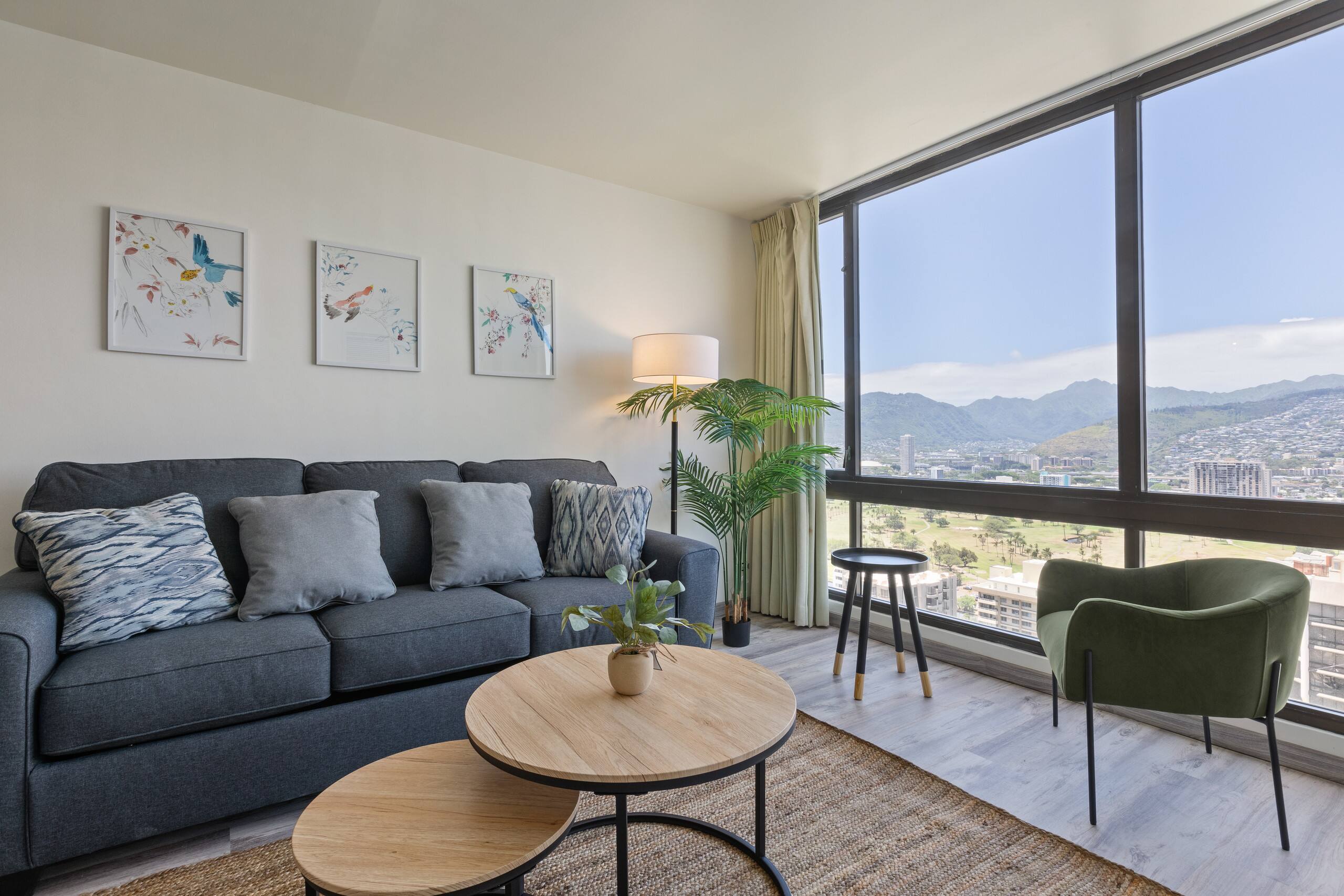 Condo in Honolulu · ★4.87 · 1 bedroom · 2 beds · 1 private bath - Image 4