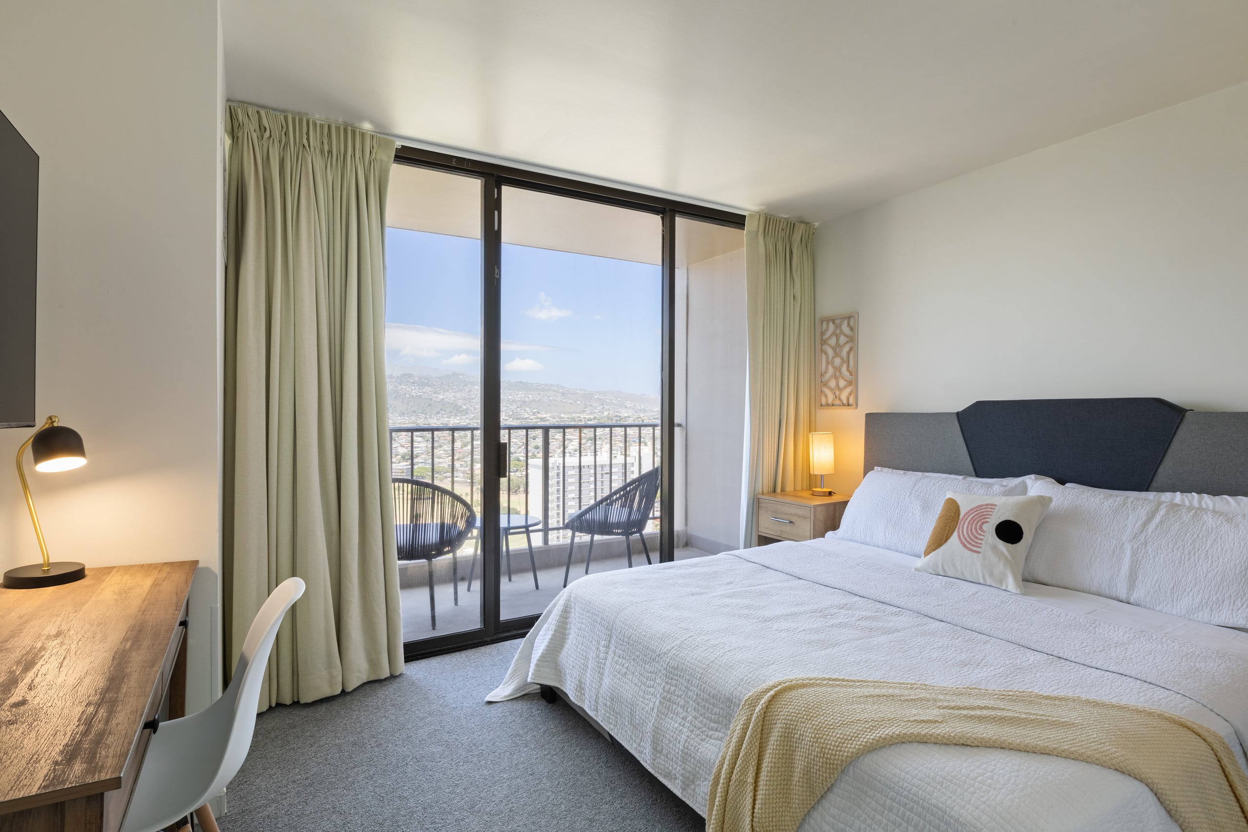 Condo in Honolulu · ★4.87 · 1 bedroom · 2 beds · 1 private bath - Image 13