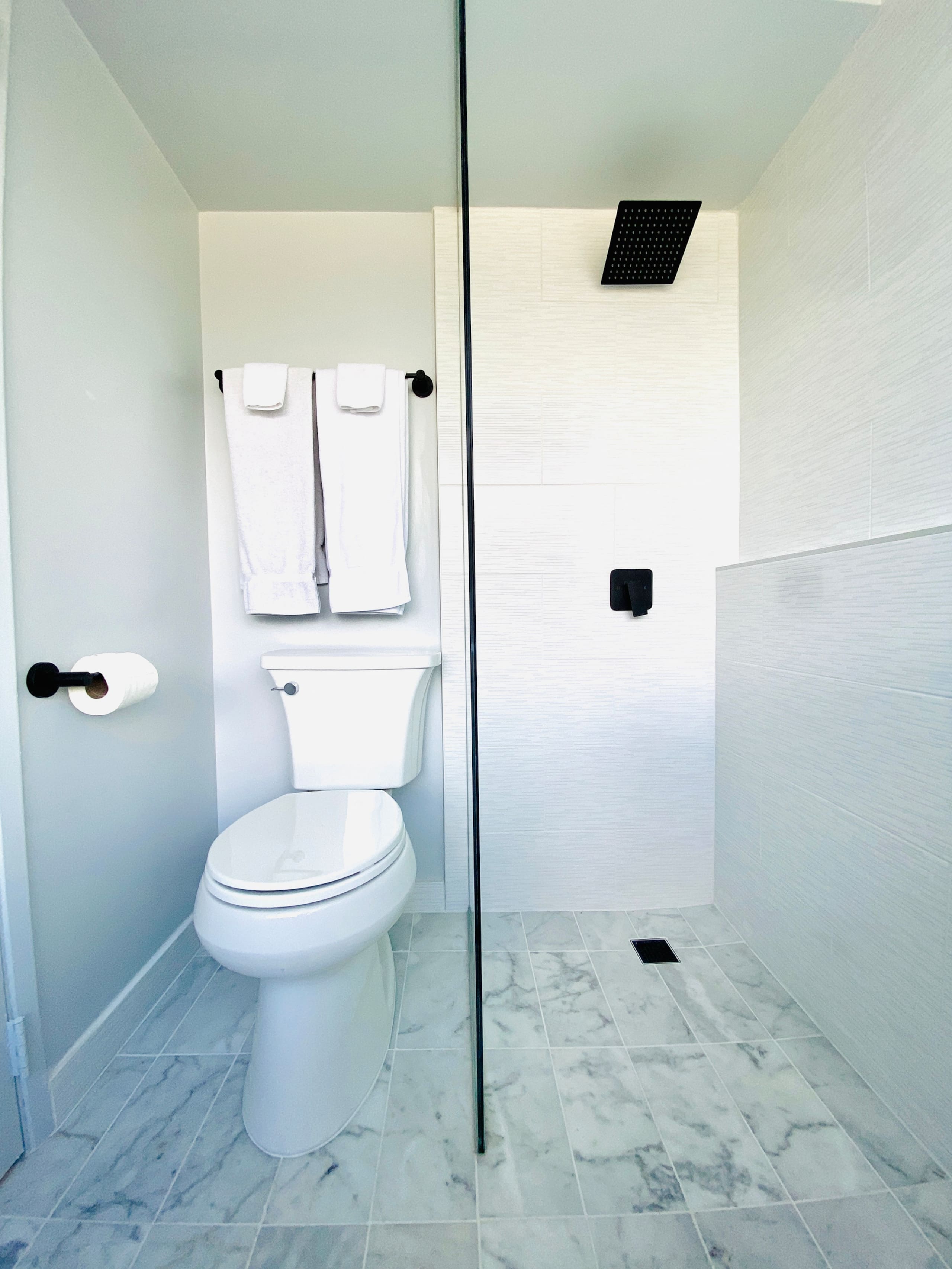 Condo in Honolulu · ★4.84 · Studio · 1 bed · 1 private bath - Image 17