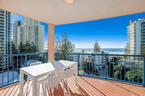Stylish Renovated 2 level Penthouse w ocean views