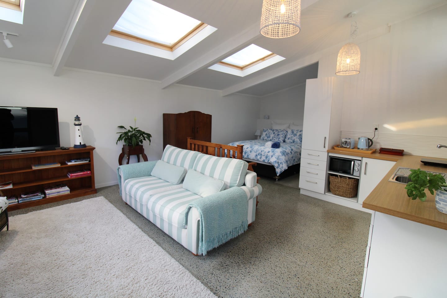 The Happy Seagull: Bright & Breezy B&b By The Sea. 1