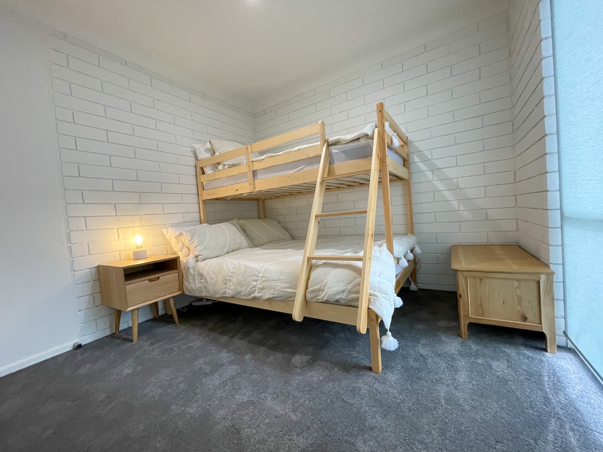 Schlafzimmer 1