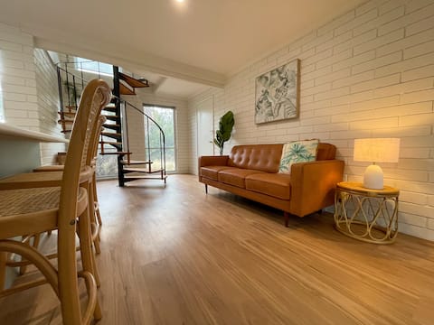 Successful Airbnb property: 2 bedroom beach pad 450m to the waves in Torquay