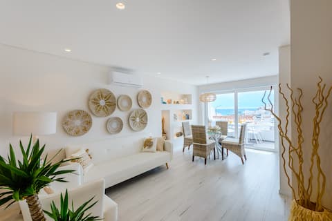 Anúncio popular: Iconic Apt. by the beach, Downtown, Sea View/Pool em Albufeira