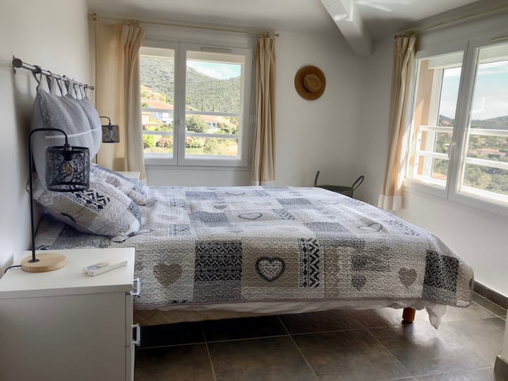 مناظر للجولف أو إيقاظ الجزر ؟ تحتوي هذه الغرفة على خزانة واسعة وغرفة استحمام داخلية. طابق ليلي.