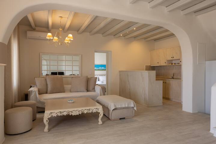 Home with Private Jacuzzi & Shared Swimming Pool gallery image 5