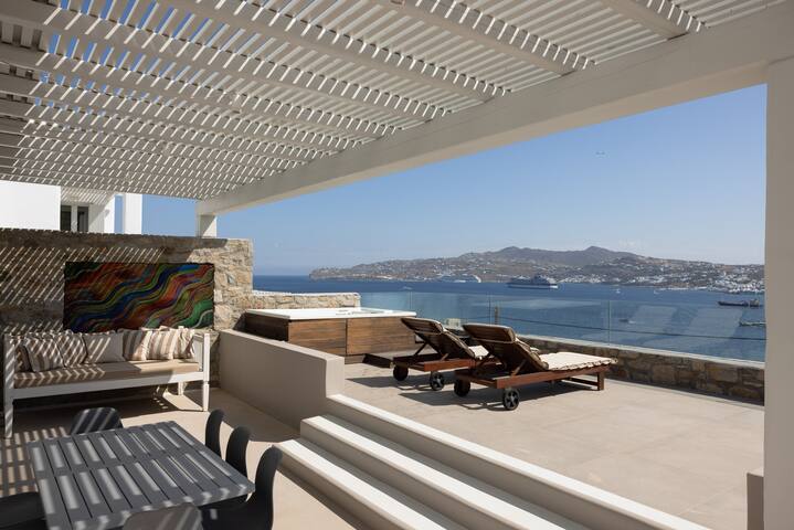 Home with Private Jacuzzi & Shared Swimming Pool gallery image 4