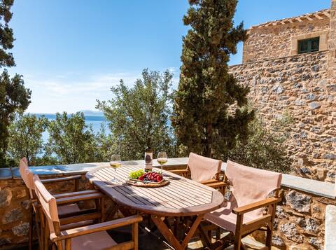 Kyklamino Castlehouse, Monemvasia Castle