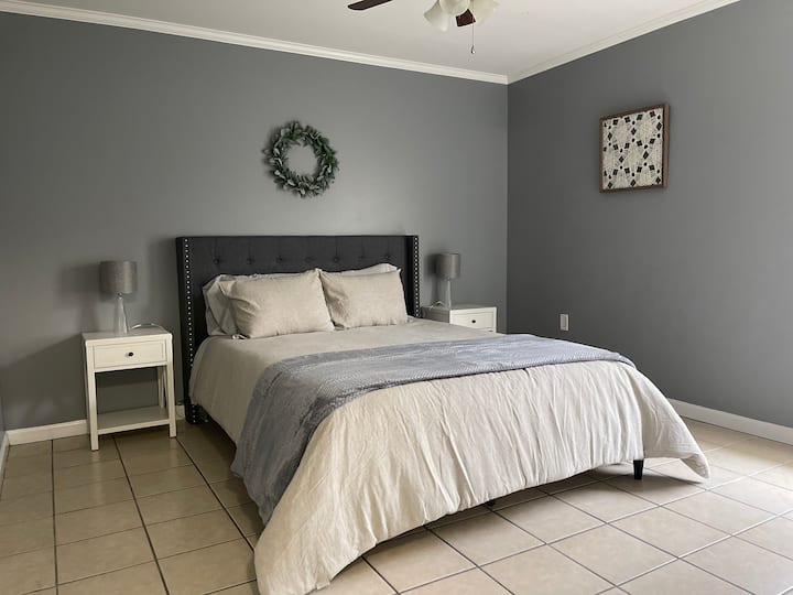 Open Floor Plan. Very Spacious 2Bed/1Bath Apt 122 Apartments for Rent