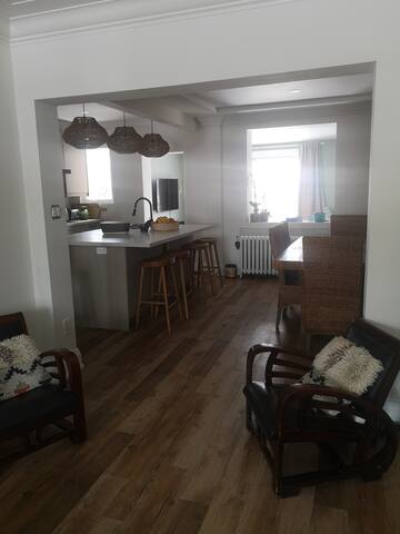 Beautiful beach house in the heart of the Beaches gallery image 4