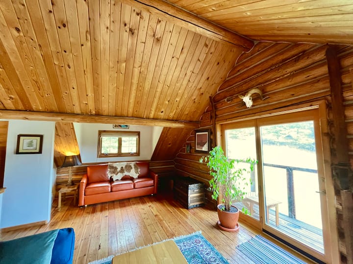 ספה נפתחת נוחה קווין סייז באזור הלופט