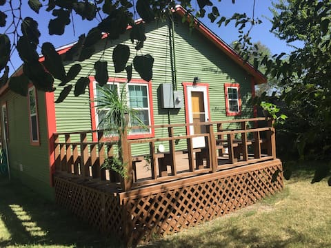 Cozy 2 bedroom German Cottage.