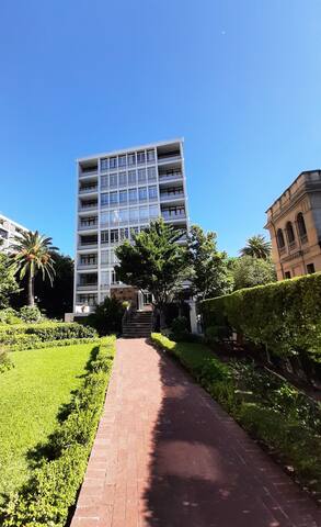 Chic 2 bed apartment near the Company’s Gardens gallery image 5