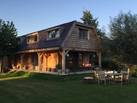 Charming lodge in rural area, 5 km to Amsterdam