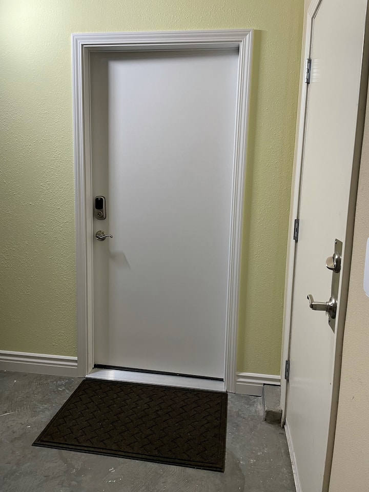 Inlaw suite with private entrance Guest suites for Rent in Stockton