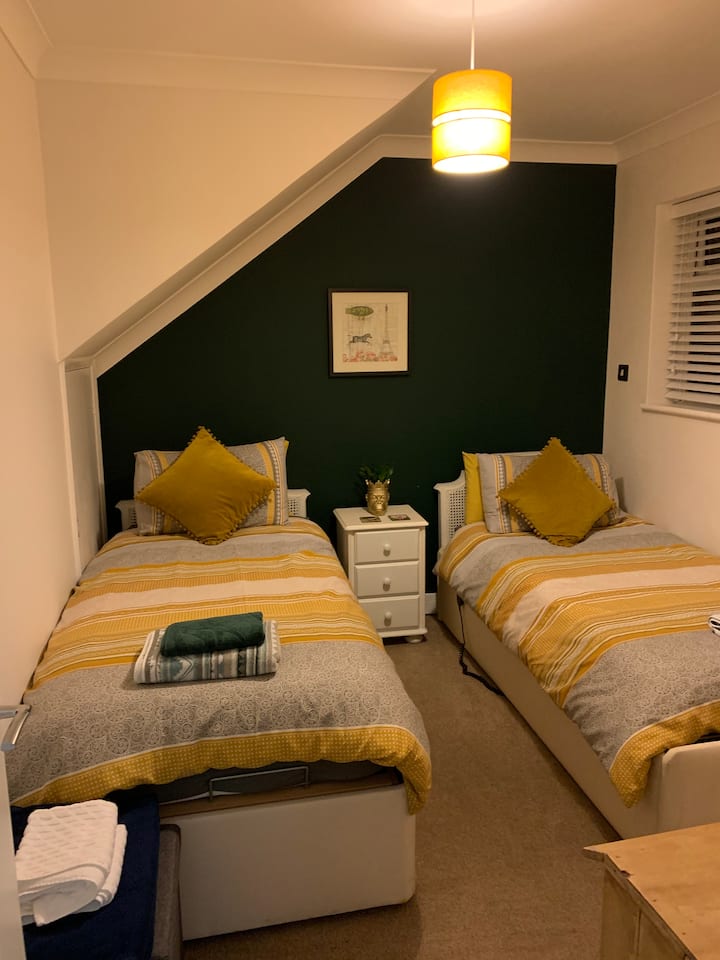 Newly Refurbished Twin Bed Self Contained Annexe Guest suites for