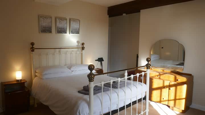Chambre double avec salle de bain attenante