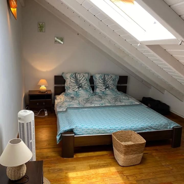 3rd and small connecting room on a slope. Bed x 140 with velux