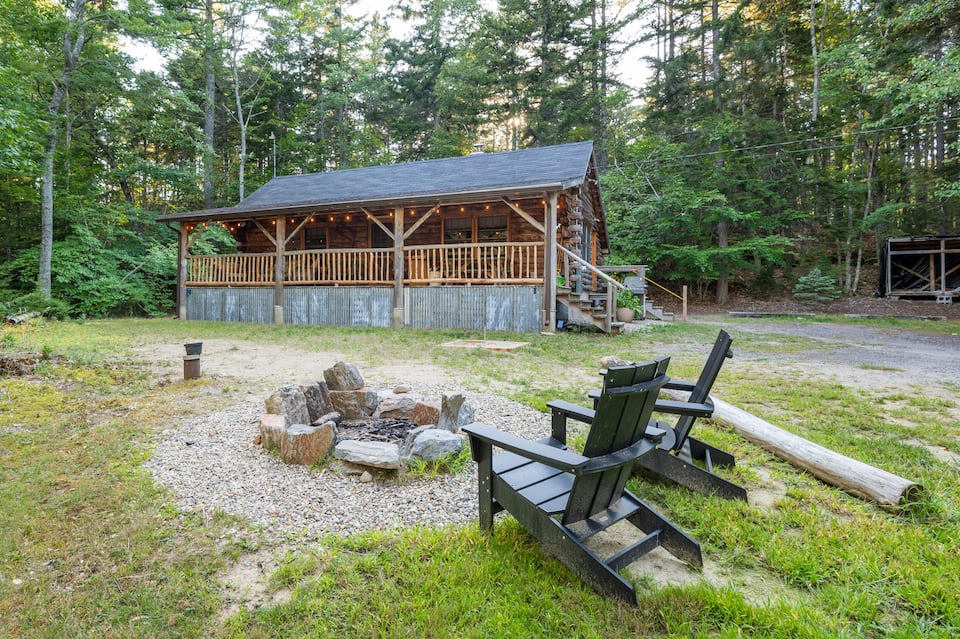 A log cabin on a small pond near Reid State Park, Georgetown, Maine, United States, photo 6 of 10