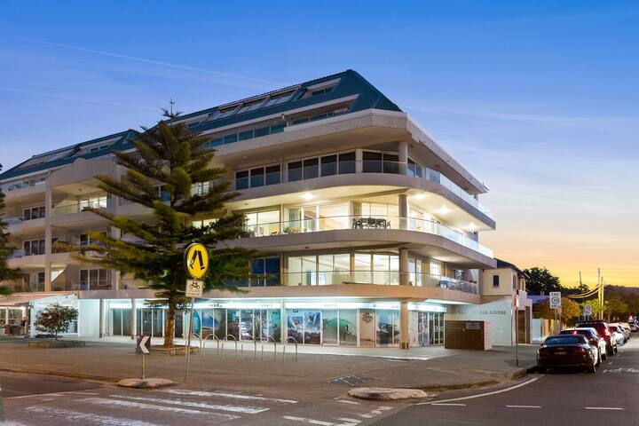 Luxury Steps from World Famous Manly Beach gallery image 2