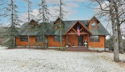 Lakefront 5 Bedroom/3 Bath Cabin on Tablerock Lake
