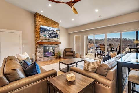 Lake View! Indoor and Outdoor Pool!