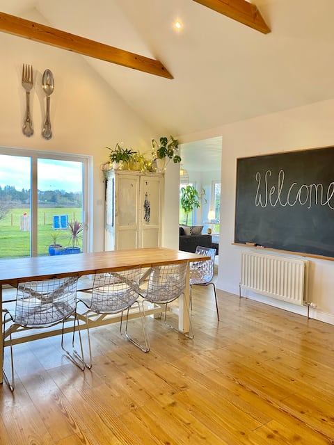 Bright, Airy 4 bedroom home, beautiful views