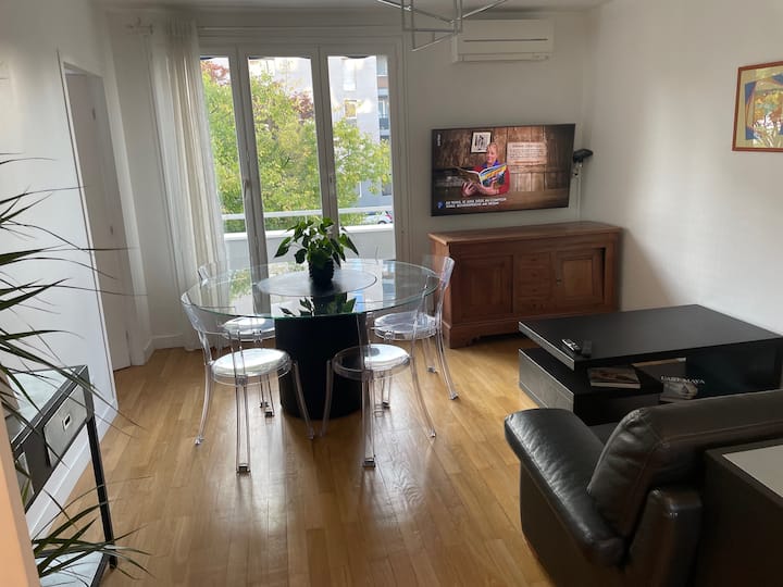 3 Chambres + Bureau • Lumineux • Parking • Métro - Groupama Stadium - OL