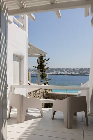 Home with Private Jacuzzi & Shared Swimming Pool gallery image 5